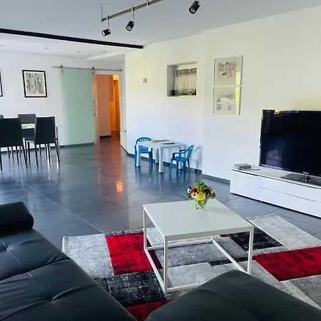Blick Ins Gruene Apartment